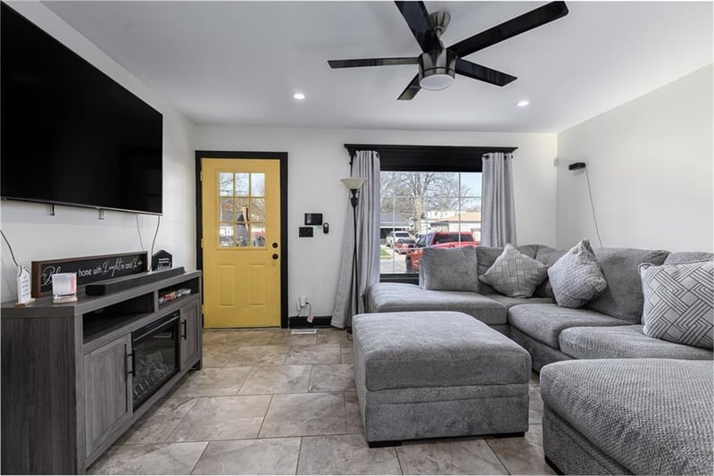 825 83rd Ter, Kansas City, KS 66112