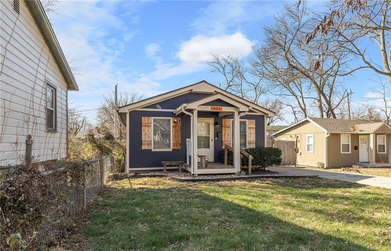 301 81st Ter, Kansas City, MO 64114