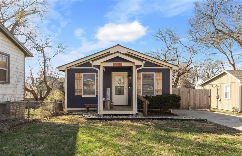 301 81st Ter, Kansas City, MO 64114