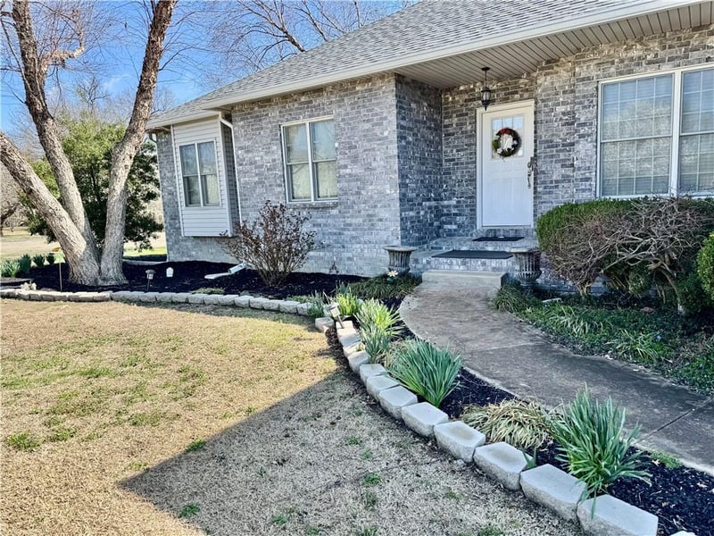 611 Deer Trl, Parsons, KS 67357