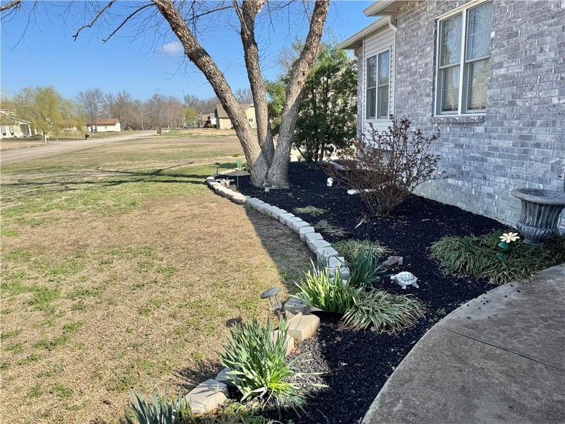 611 Deer Trl, Parsons, KS 67357
