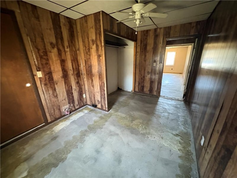 2305 Castle Ln, St Joseph, MO 64503