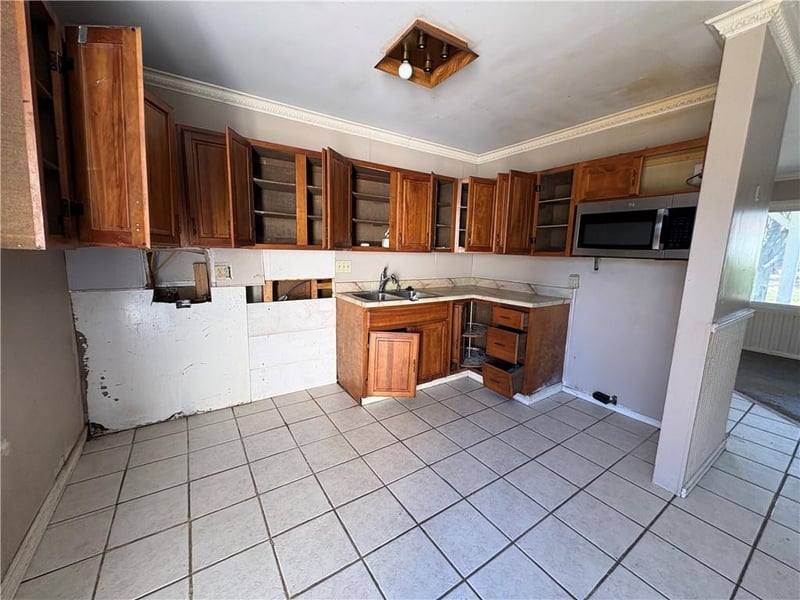 2305 Castle Ln, St Joseph, MO 64503