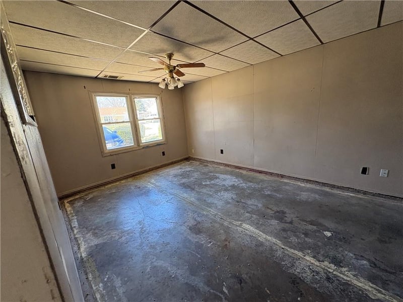 2305 Castle Ln, St Joseph, MO 64503