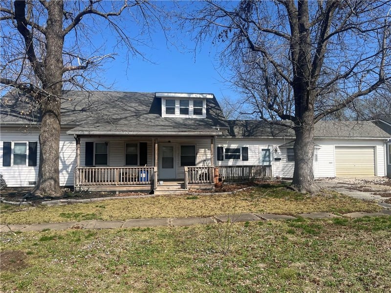 406 15th St, Baxter Springs, KS 66713