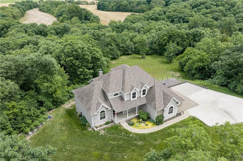 17384 Blue Moon Ln, Tonganoxie, KS 66086