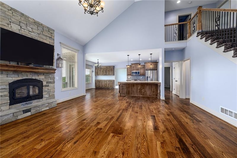 17384 Blue Moon Ln, Tonganoxie, KS 66086