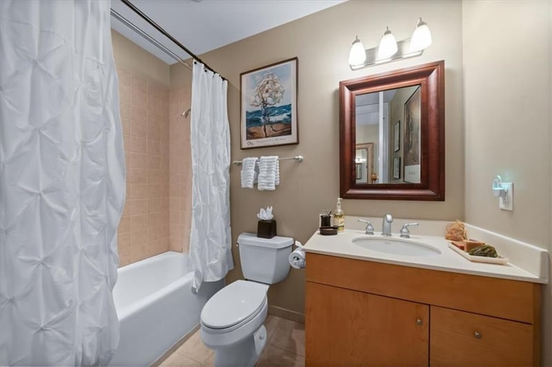 4950 Central St #606, Kansas City, MO 64112