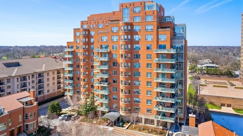 4950 Central St #606, Kansas City, MO 64112