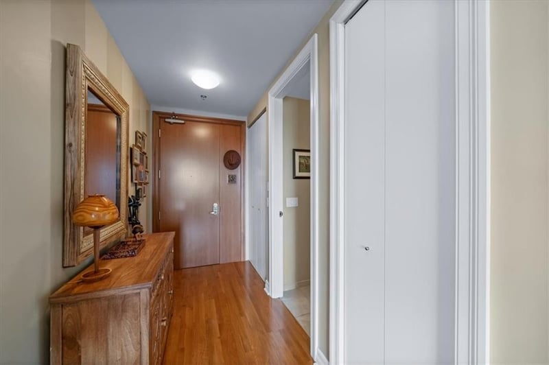 4950 Central St #606, Kansas City, MO 64112