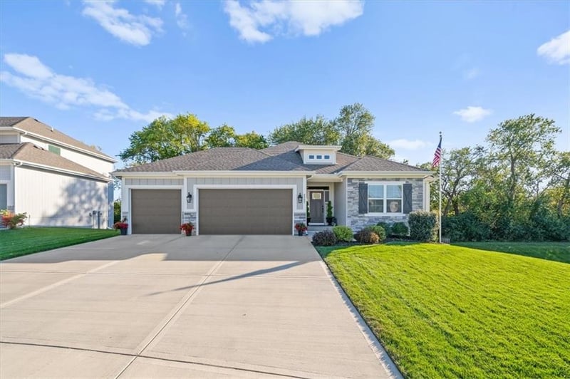 2787 12th Ter, Lee's Summit, MO 64081