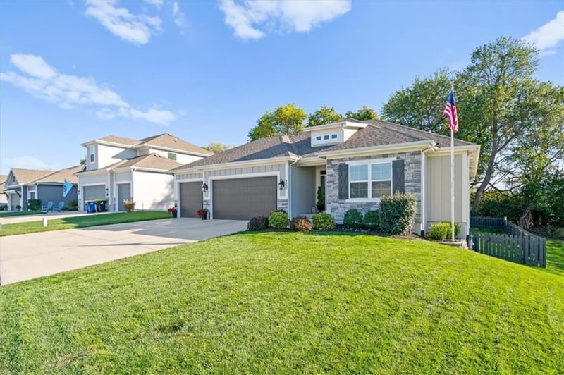 2787 12th Ter, Lee's Summit, MO 64081