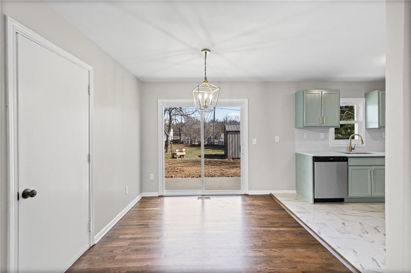 8921 Charlotte St, Kansas City, MO 64155