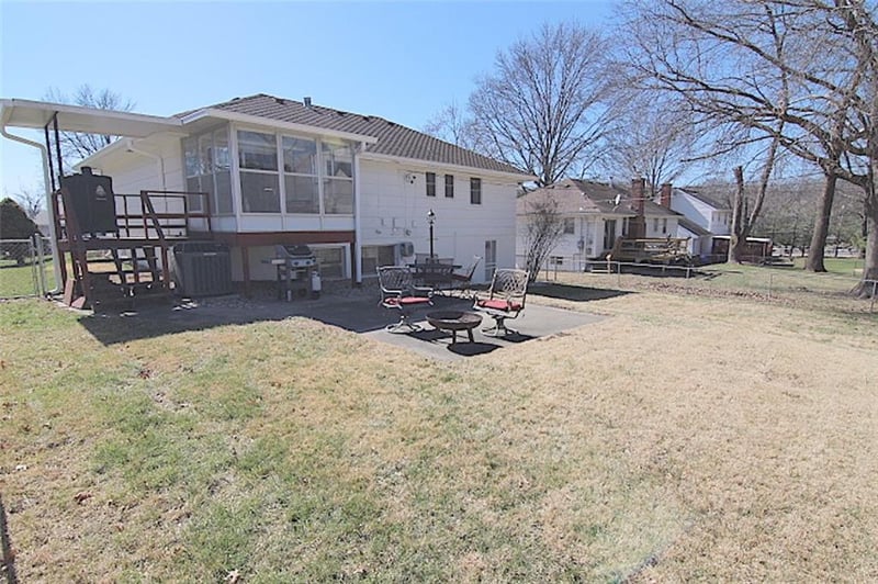 2700 67th Ter, Kansas City, MO 64119