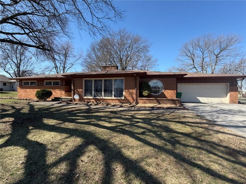 904 High St, Butler, MO 64730