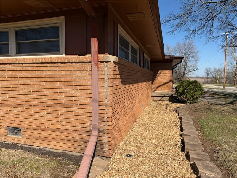 904 High St, Butler, MO 64730