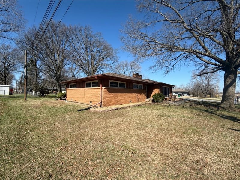 904 High St, Butler, MO 64730