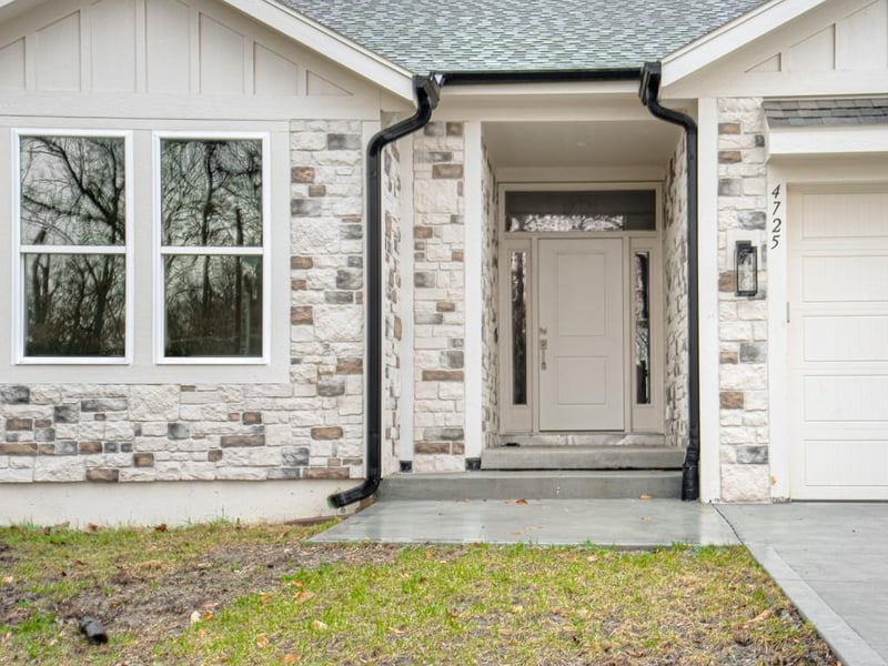 4725 Winn Rd, Kansas City, MO 64117