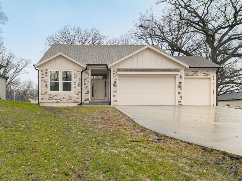 4725 Winn Rd, Kansas City, MO 64117