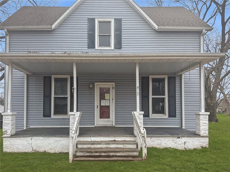 211 6th St, Deepwater, MO 64740