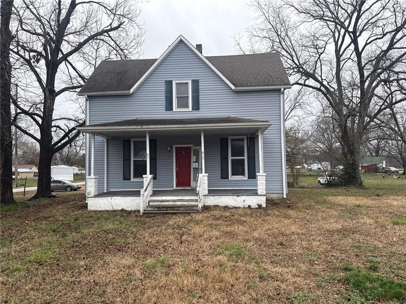 211 6th St, Deepwater, MO 64740
