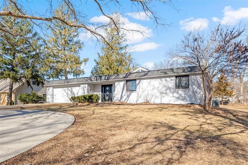 1304 Limit St, Leavenworth, KS 66048