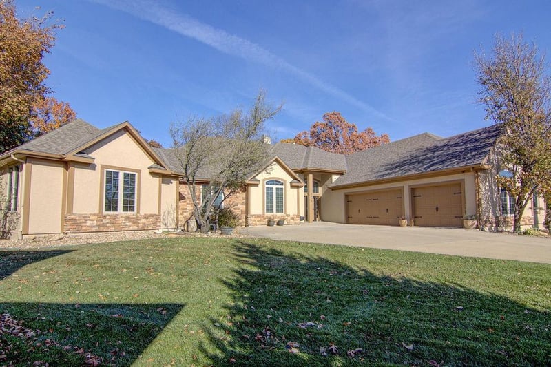 6819 Woodstock Ct, Shawnee, KS 66218