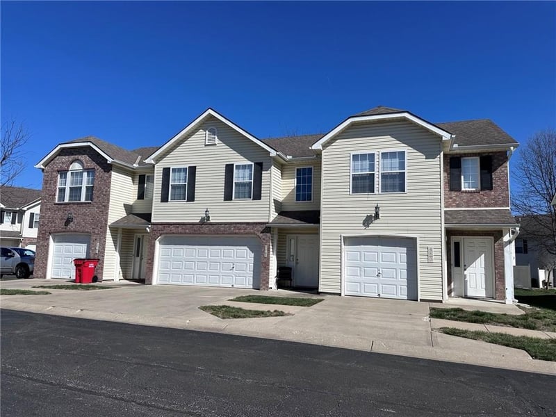 413 Adams Dairy Pw, Blue Springs, MO 66014