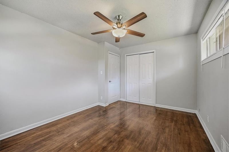 5910 Park Ave, Gladstone, MO 64118
