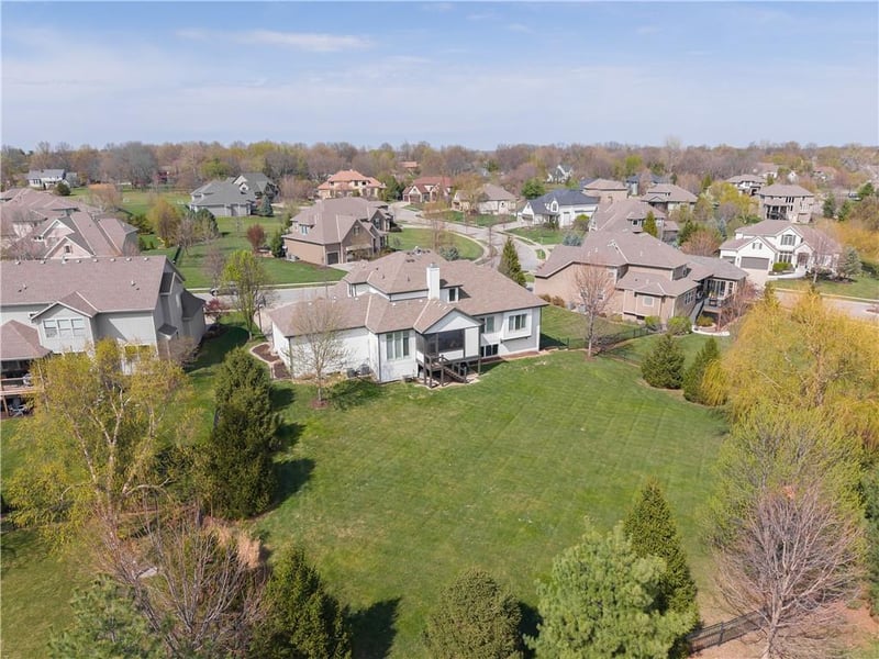 11505 158 St, Overland Park, KS 66221