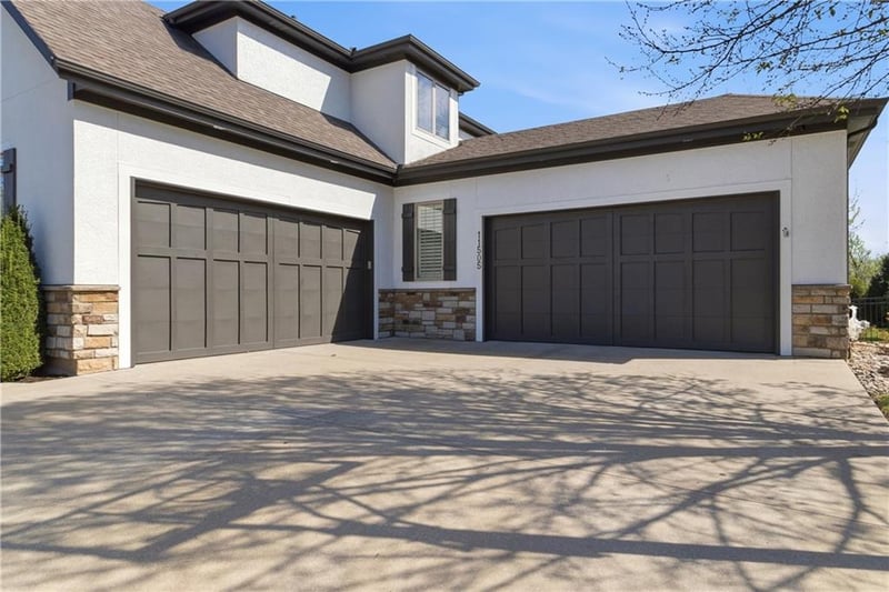 11505 158 St, Overland Park, KS 66221