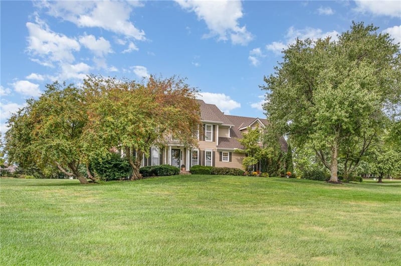 16970 Grandview St, Overland Park, KS 66085