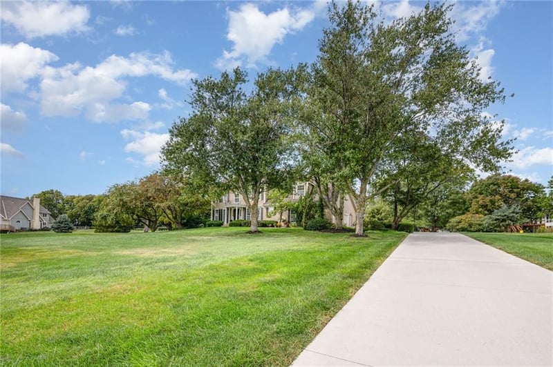 16970 Grandview St, Overland Park, KS 66085