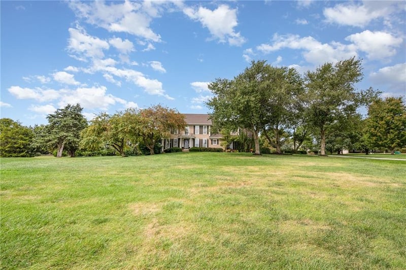 16970 Grandview St, Overland Park, KS 66085