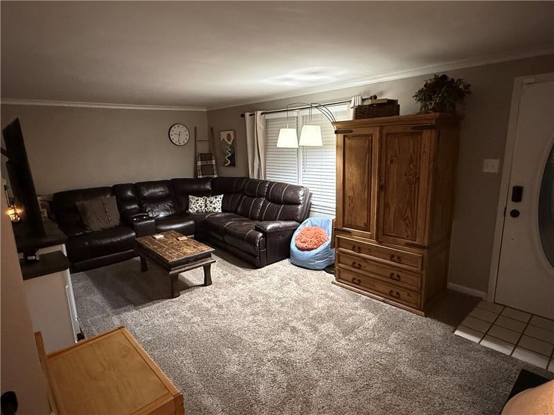 1 64th St, Kansas City, MO 64118