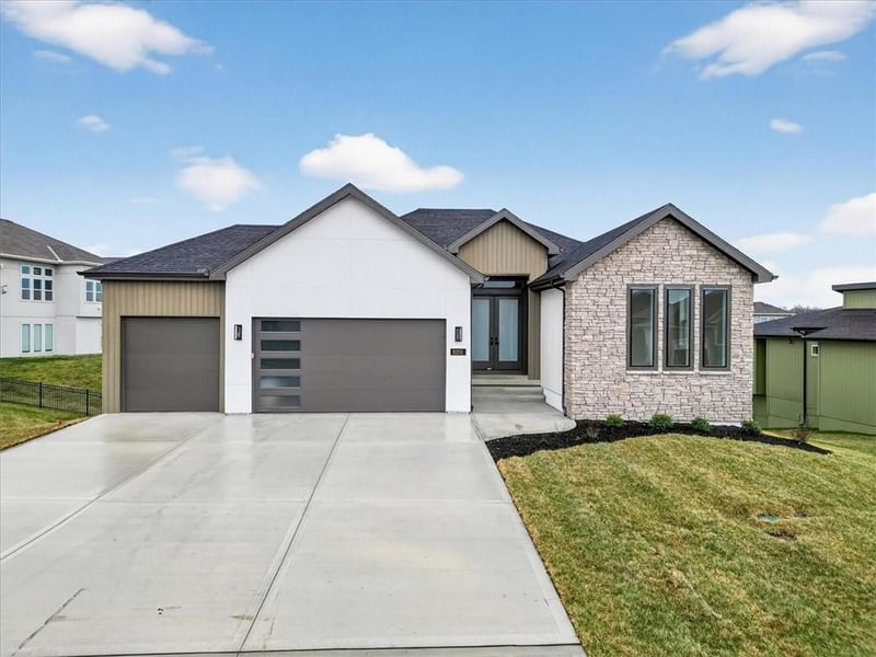 8203 89th Ter, Kansas City, MO 64153