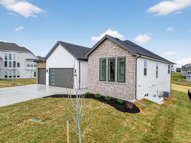 8203 NW 89th Ter, Kansas City, MO 64153