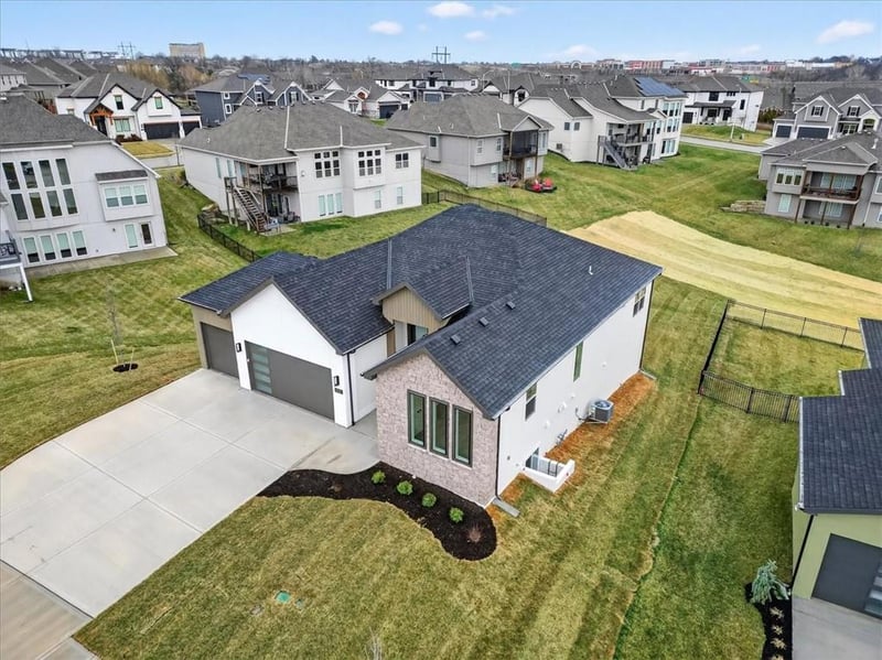 8203 NW 89th Ter, Kansas City, MO 64153