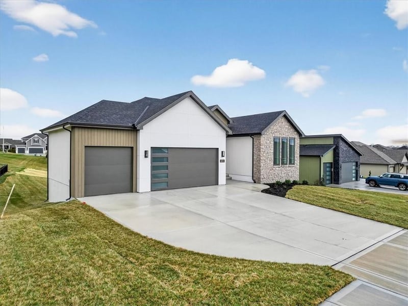 8203 NW 89th Ter, Kansas City, MO 64153