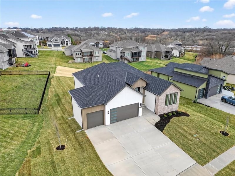 8203 NW 89th Ter, Kansas City, MO 64153