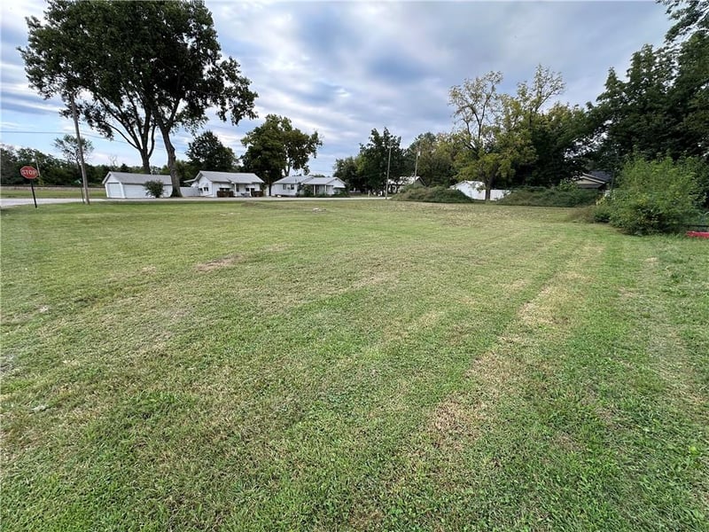 408 12th St, Pleasanton, KS 66075