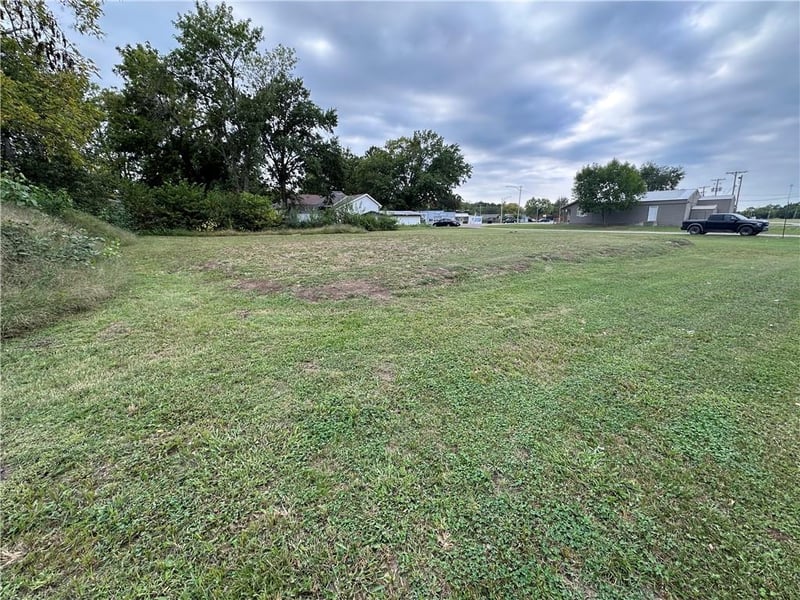 408 12th St, Pleasanton, KS 66075