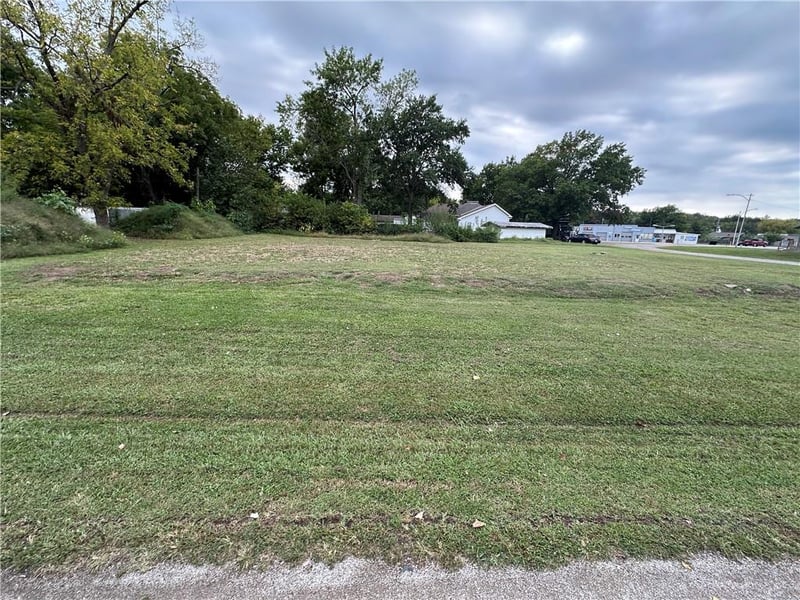 408 12th St, Pleasanton, KS 66075