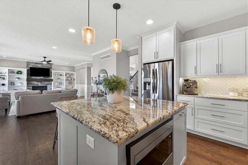 914 Rannoch Ln, Raymore, MO 64083