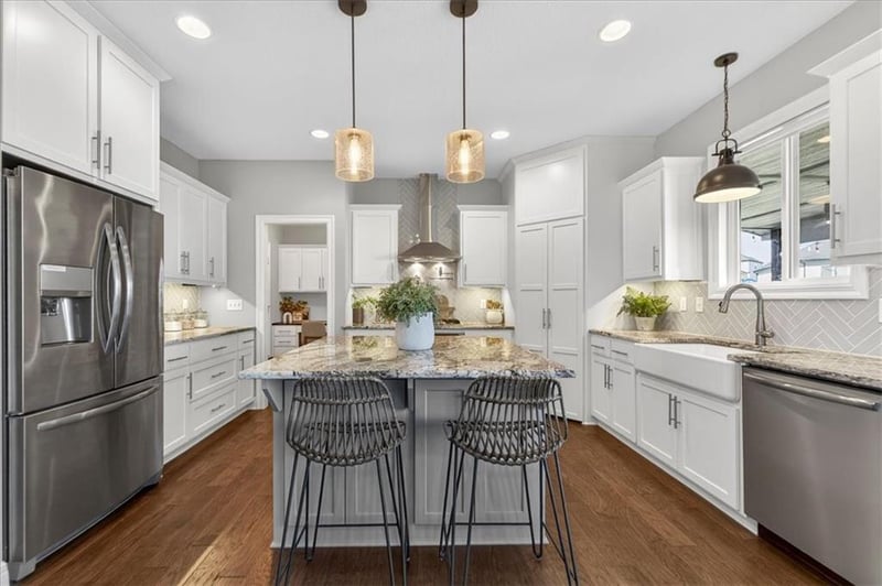 914 Rannoch Ln, Raymore, MO 64083