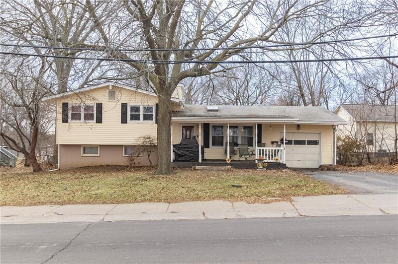 1903 65th St, Gladstone, MO 64118