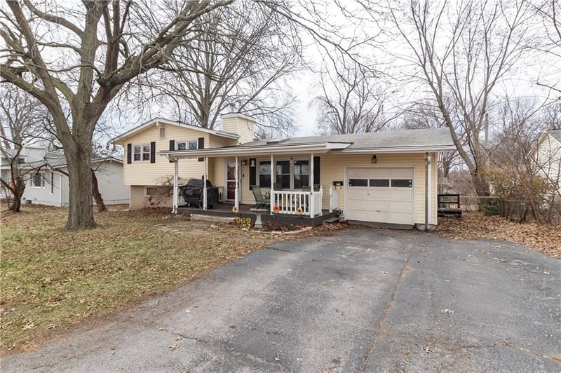 1903 65th St, Gladstone, MO 64118