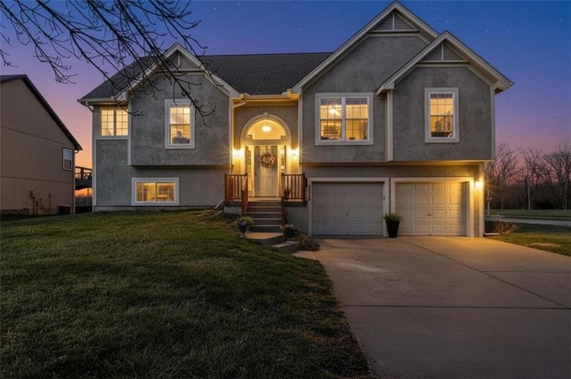 2116 91st Ter, Kansas City, MO 64155