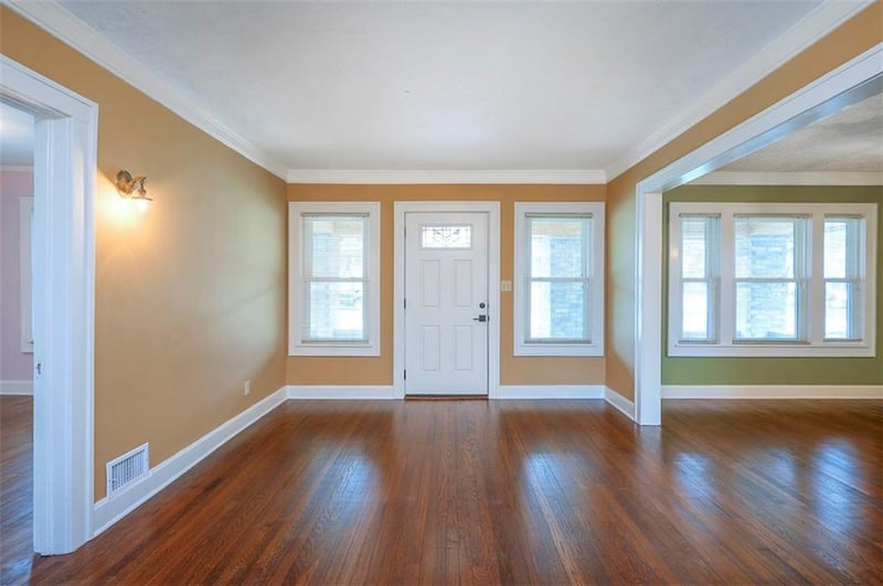 5607 Holmes St, Kansas City, MO 64110