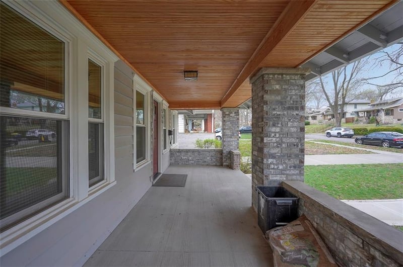 5607 Holmes St, Kansas City, MO 64110